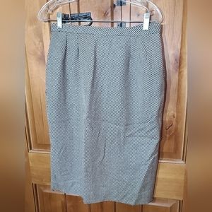 Vintage skirt pockets size 12 *see measurements has small snag on back